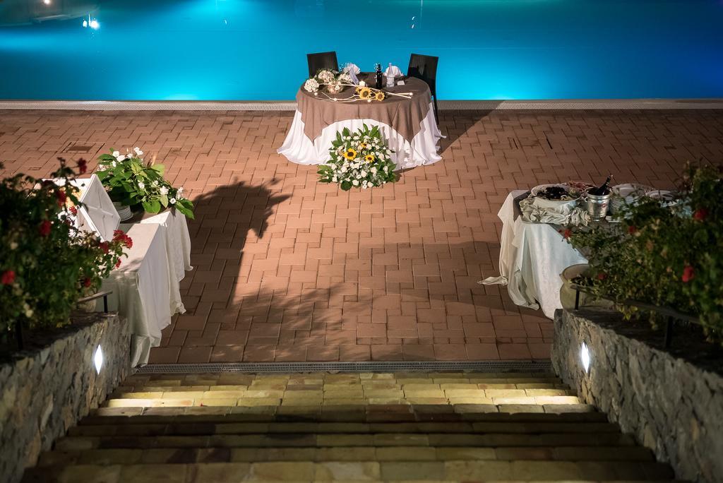Valle Himara Hostal Piana Degli Albanesi Exterior foto