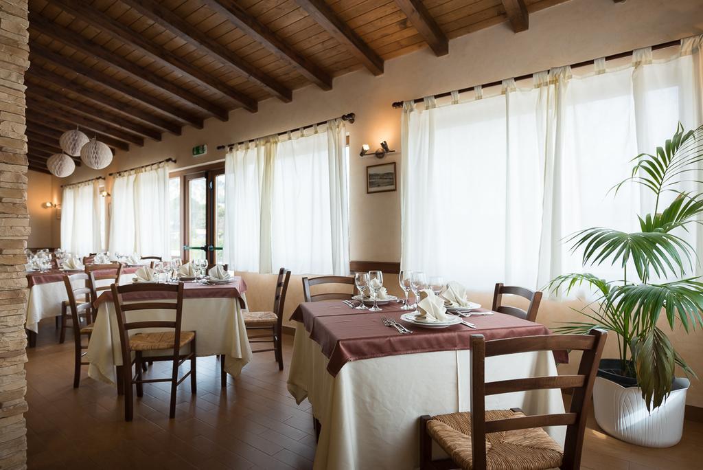 Valle Himara Hostal Piana Degli Albanesi Exterior foto