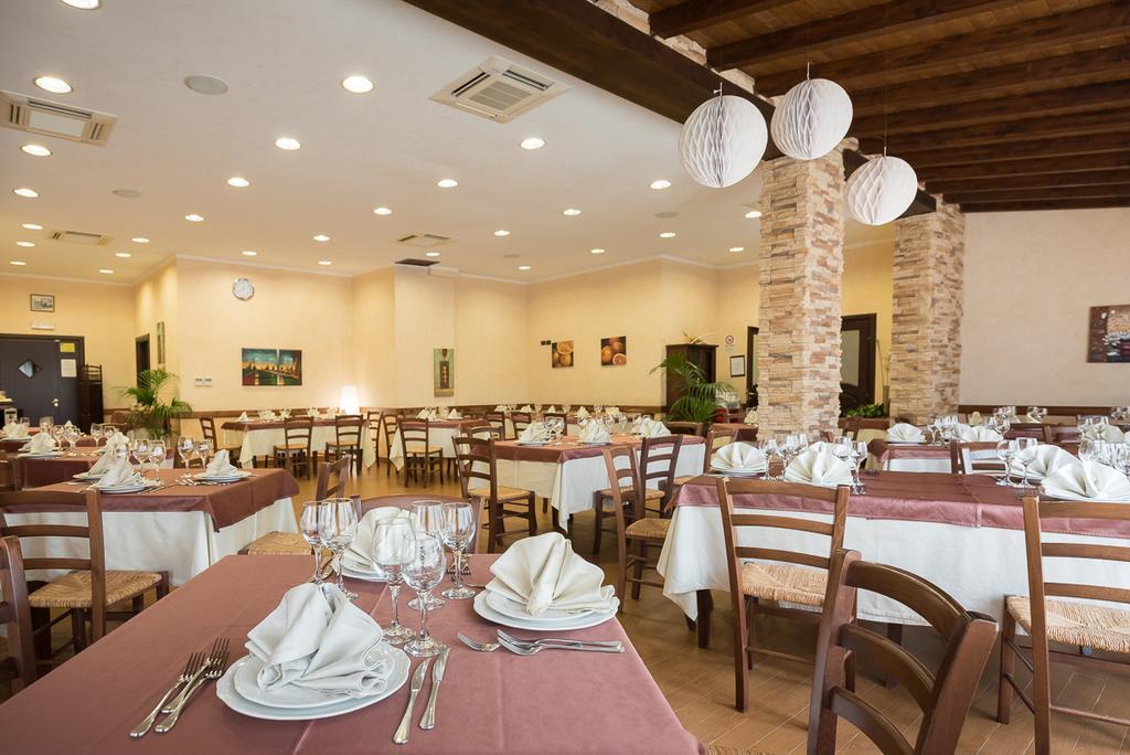 Valle Himara Hostal Piana Degli Albanesi Exterior foto
