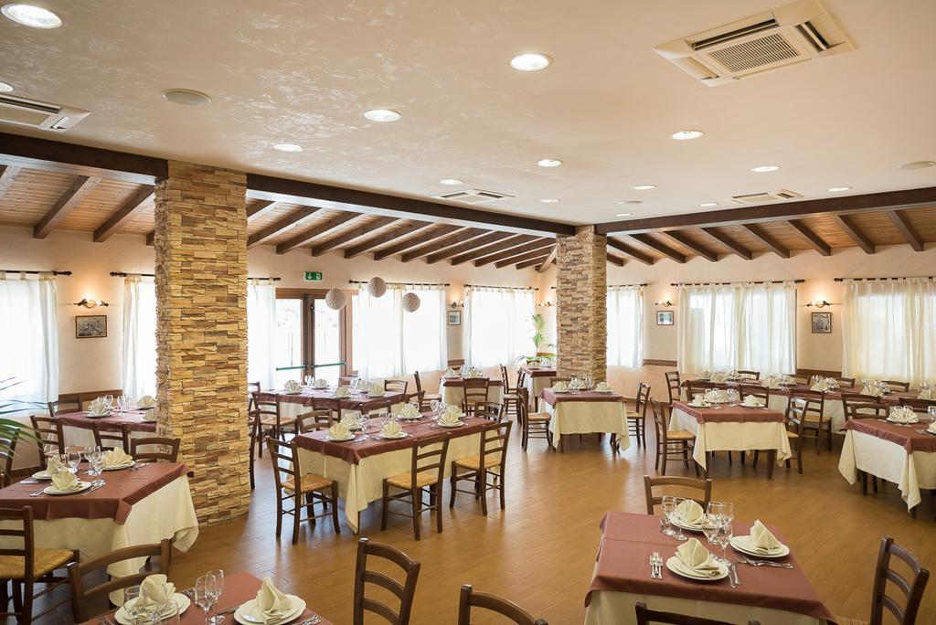 Valle Himara Hostal Piana Degli Albanesi Exterior foto