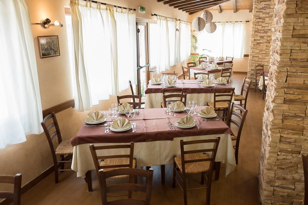 Valle Himara Hostal Piana Degli Albanesi Exterior foto