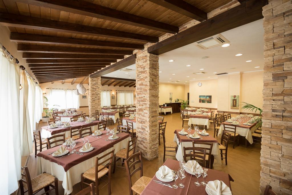 Valle Himara Hostal Piana Degli Albanesi Exterior foto