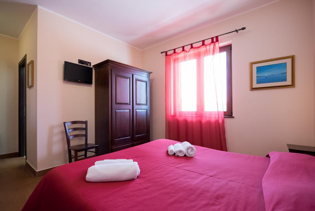 Valle Himara Hostal Piana Degli Albanesi Exterior foto