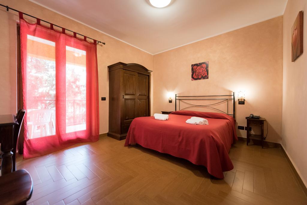 Valle Himara Hostal Piana Degli Albanesi Exterior foto